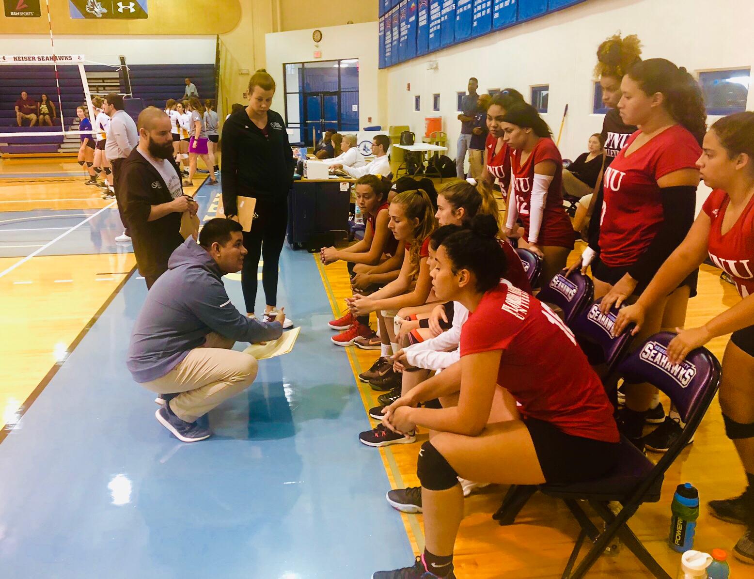 FNU Volleybal Coach Talking to the players during timeout